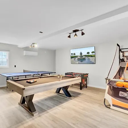 Your Storybook Hideaway - Game Room - 10 Minutes From Airport